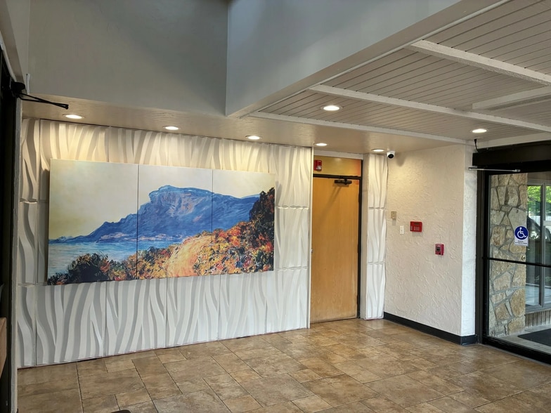 More Photos Of 2801 Parklawn Dr, Midwest City Medical For Lease