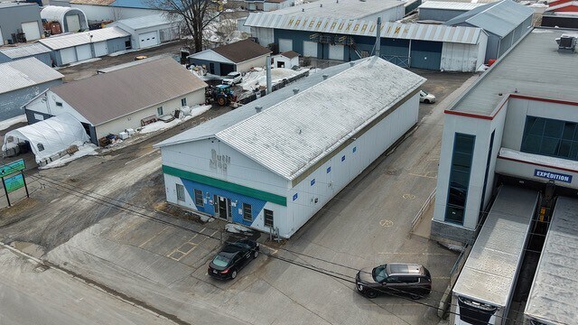 More Photos Of 521 Rue Des Érables, Trois-Rivières Manufacturing For Sale