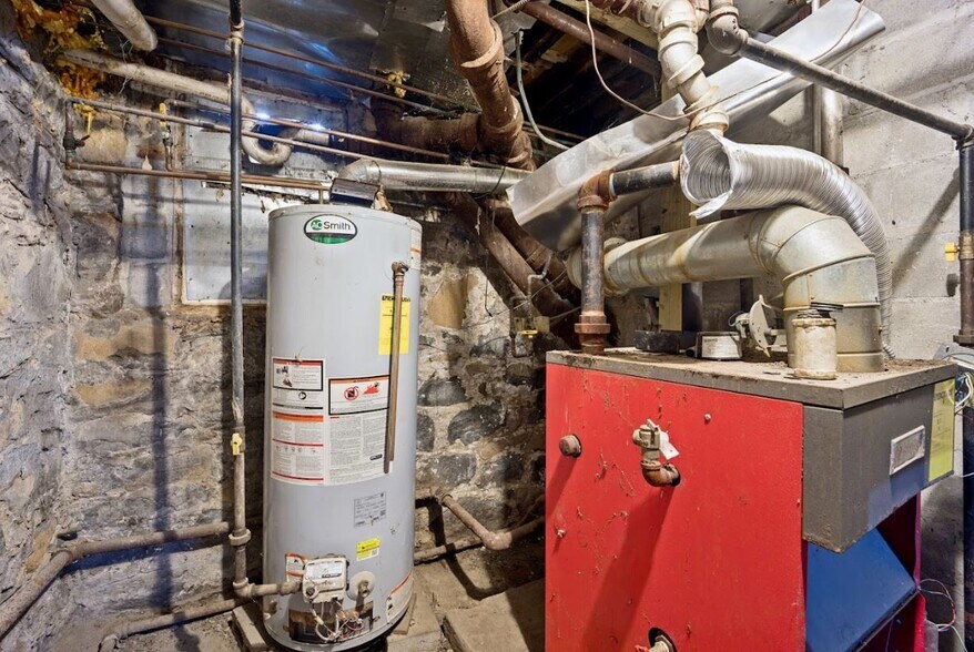 More Photos Of 552 Grandview Ave, Ridgewood Storefront For Sale