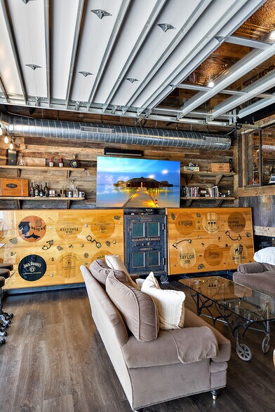 More Photos Of 148 Pit Ln, Pontiac Parking Garage For Sale