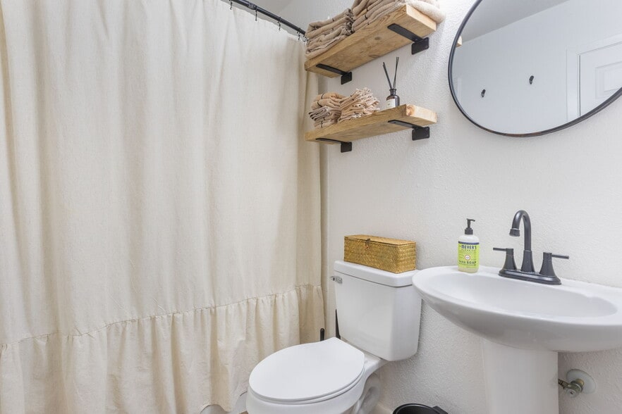 More Photos Of 300 N Dixie Ave, Fruitland Park Self Storage For Sale