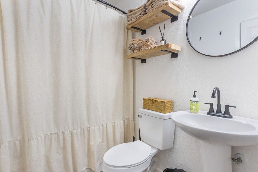 More Photos Of 300 N Dixie Ave, Fruitland Park Self Storage For Sale