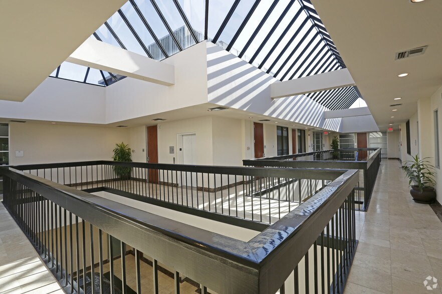 More Photos Of 17120 N Dallas Pky, Dallas Office For Lease