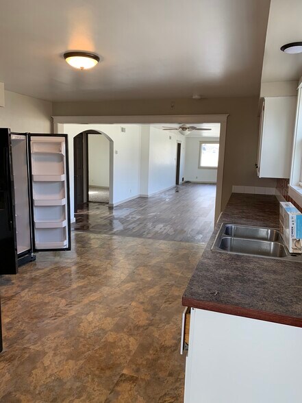 More Photos Of 2940 Floral Blvd, Butte Office For Sale