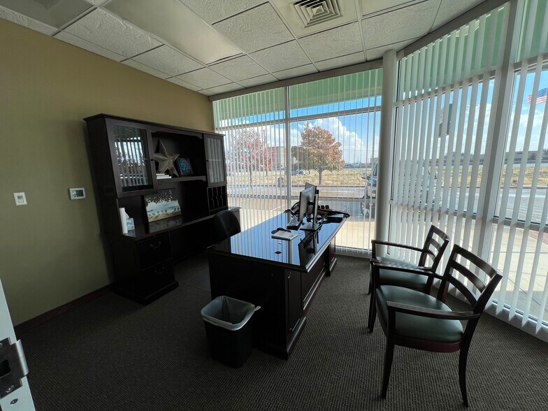 More Photos Of 4656 N Loop 289, Lubbock Bank For Sale