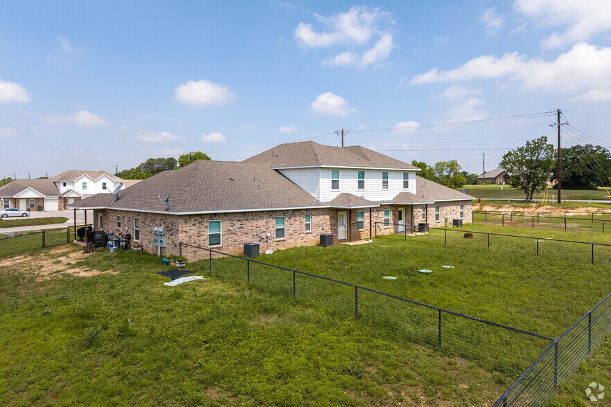 More Photos Of 113 North Park Ct, Springtown Apartments For Sale