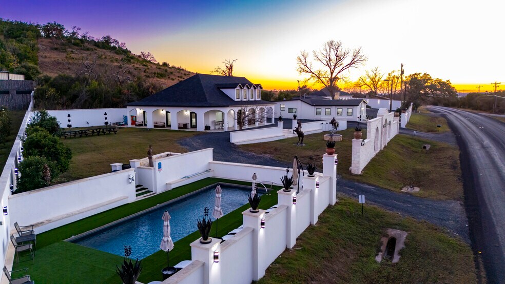 More Photos Of 2565 N State Highway 16, Fredericksburg Specialty For Sale