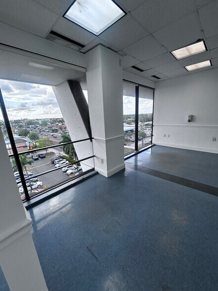 More Photos Of 900 W 49th St, Hialeah Medical For Lease