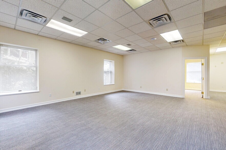 More Photos Of 7 Cedar St, Ramsey Office For Lease