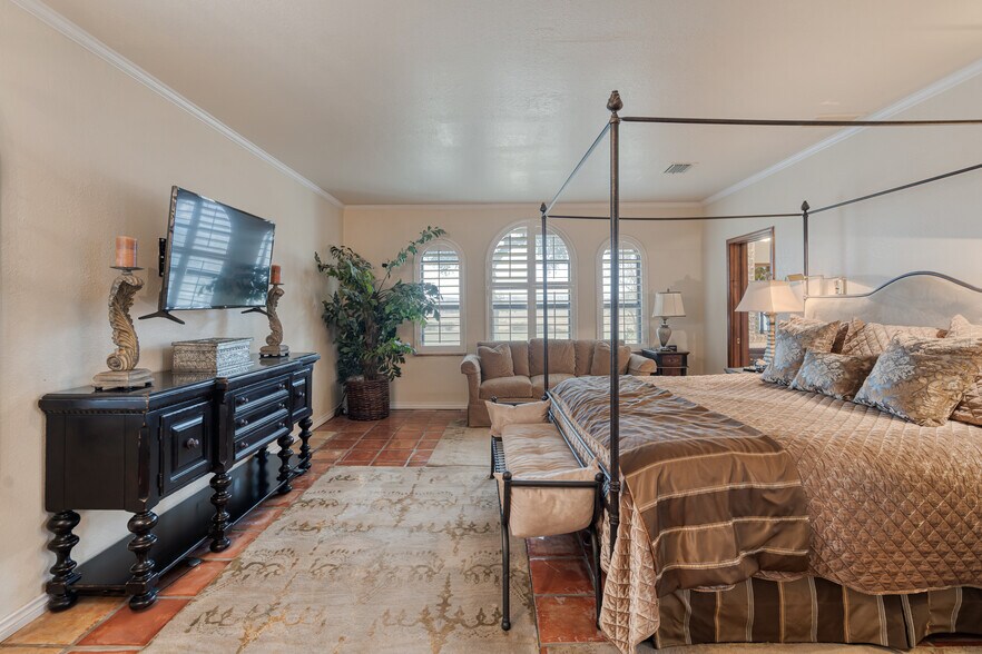 More Photos Of 505 Gilchrist Ln, Del Rio Specialty For Sale