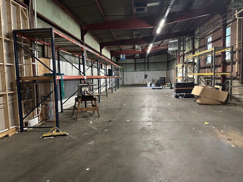 More Photos Of 10 Bartlett St, Allenstown Light Manufacturing For Lease