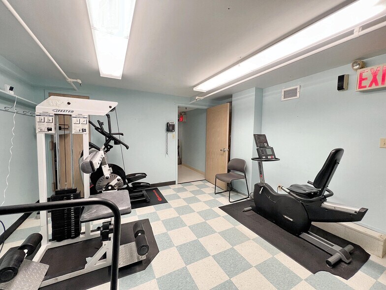 More Photos Of 105-09 Jamaica Ave, Richmond Hill Medical For Lease