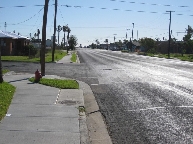 More Photos Of 621 E Market St, Rockport Flex For Lease