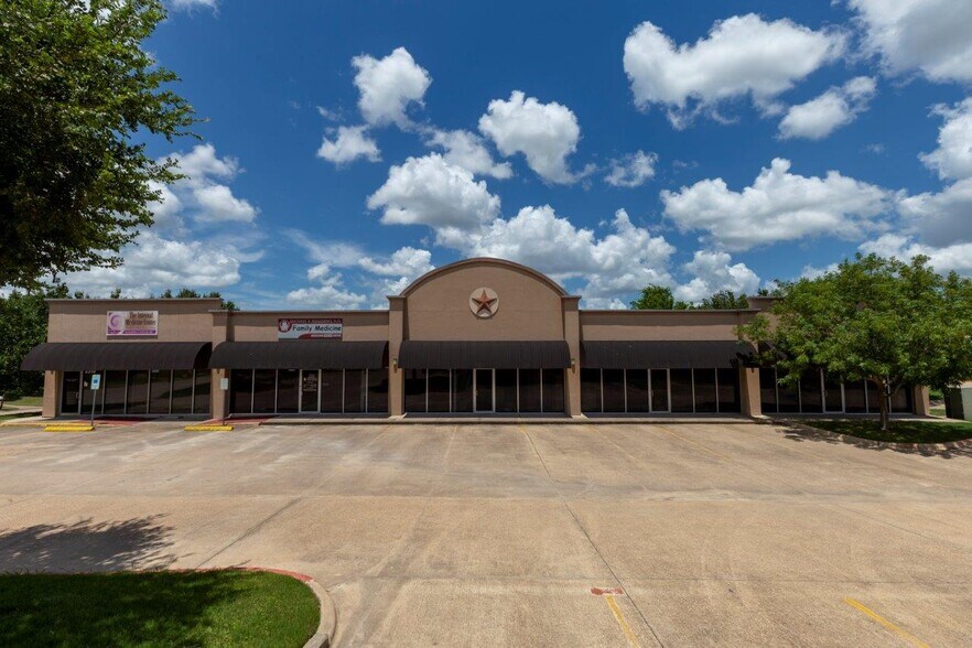 More Photos Of 2300 De Lee St, Bryan Drugstore For Sale