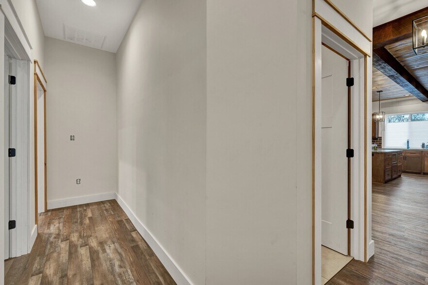 More Photos Of 1050 Whisperwood Trl NE, Cleveland Light Distribution For Sale