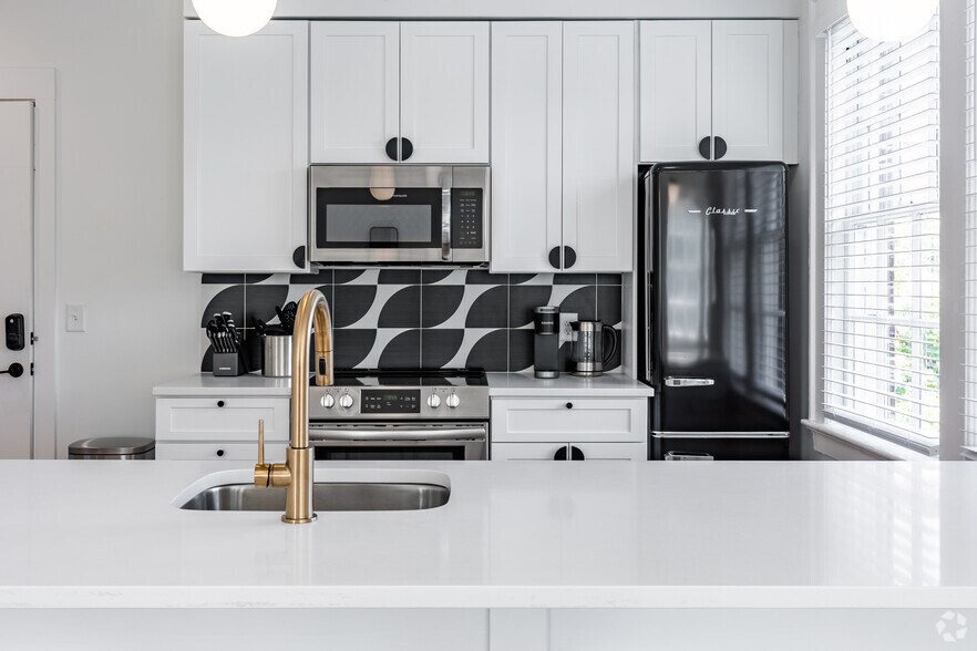 More Photos Of 1460 Peachtree St NW, Atlanta Apartments For Sale