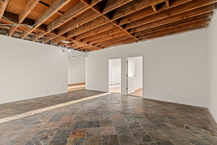 More Photos Of 2951-2953 Lincoln Blvd, Santa Monica Loft Creative Space For Sale