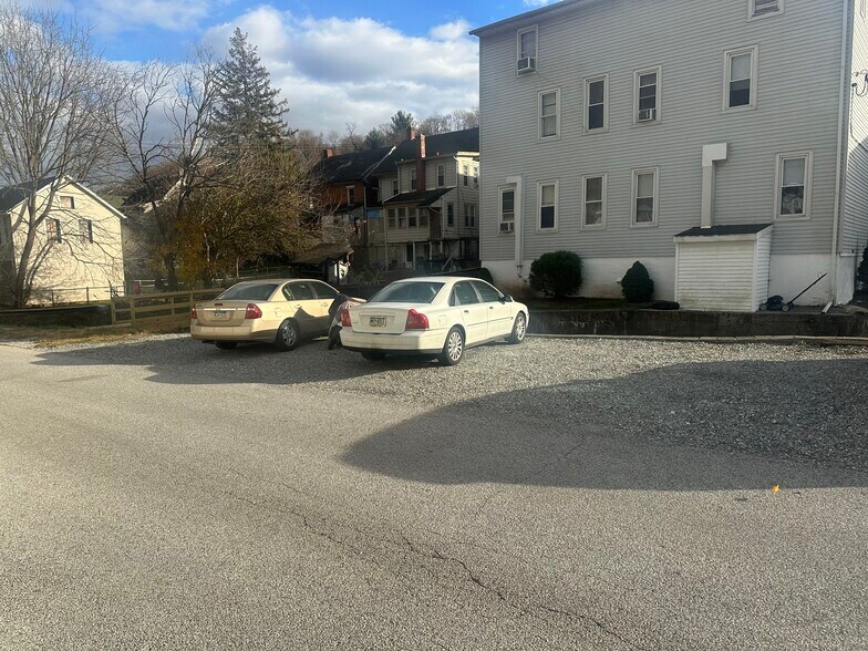 More Photos Of 142 W Main St, Windsor Apartments For Sale