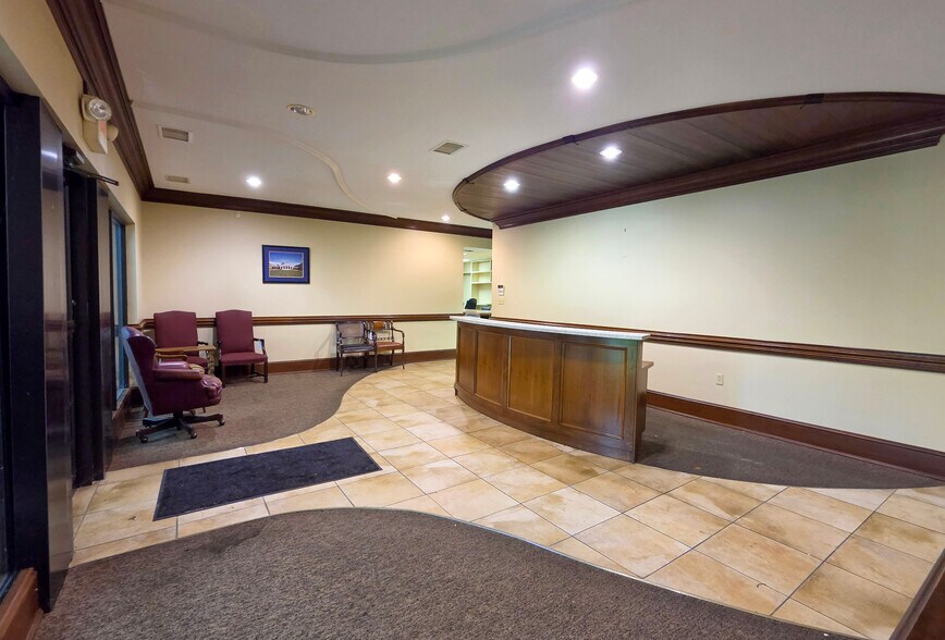 More Photos Of 710 4th St, Shenandoah Warehouse For Sale