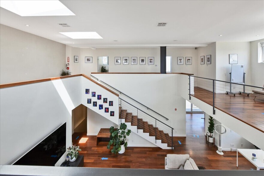 More Photos Of 1319 Abbot Kinney Blvd, Venice Loft Creative Space For Lease