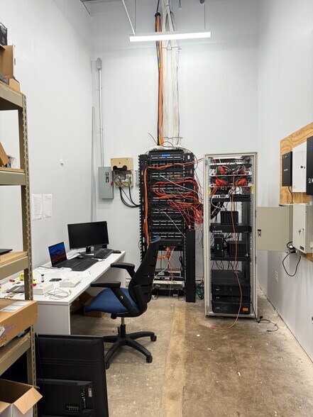 More Photos Of 307 23rd Street Ext, Sharpsburg Industrial For Lease