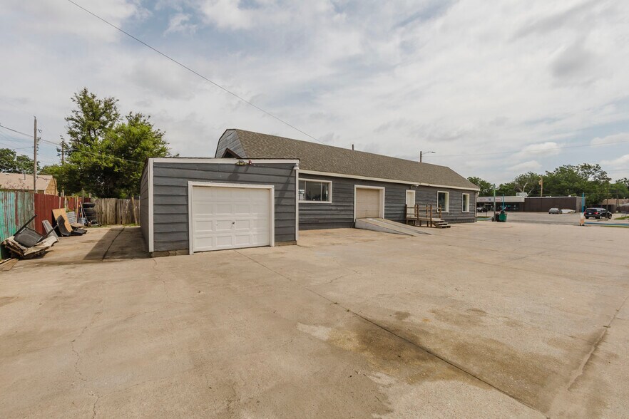 More Photos Of 2013 S Broadway St, Wichita Auto Dealership For Sale