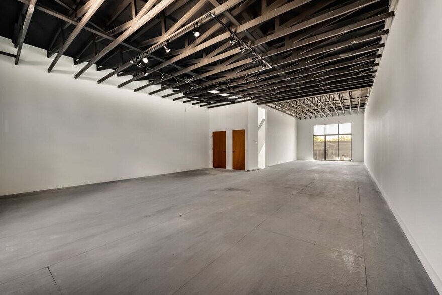 More Photos Of 4763 Algiers St, Dallas Loft Creative Space For Sale