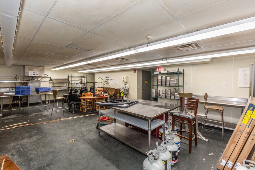 More Photos Of 332 Farnum Pike, Smithfield Restaurant For Sale