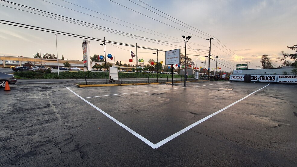 More Photos Of 16001 SE Mcloughlin Blvd, Milwaukie Auto Repair For Lease