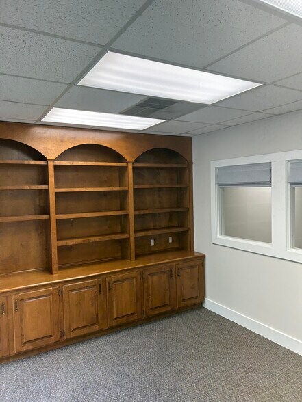 More Photos Of 880 S Pleasantburg Dr, Greenville Office Residential For Lease
