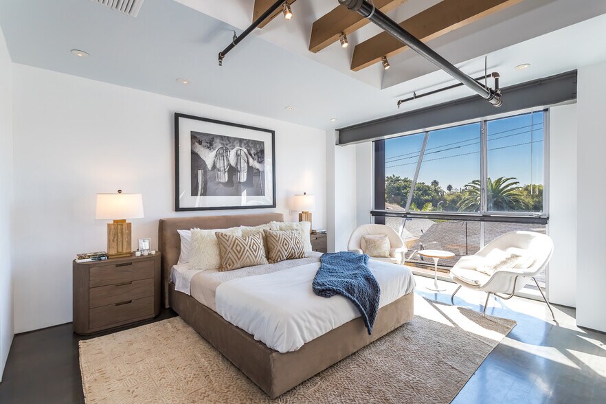 More Photos Of Abbot Kinney Blvd, Venice Loft Creative Space For Lease