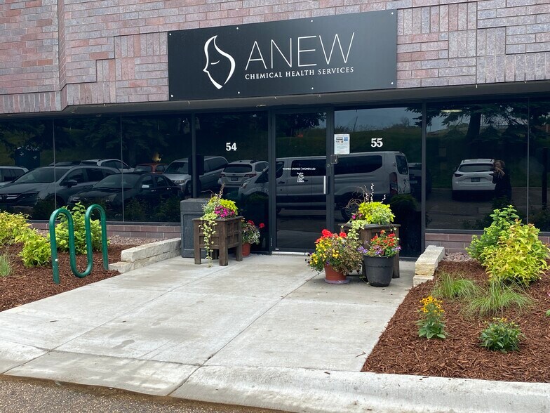 More Photos Of 425 Etna St, Saint Paul Light Manufacturing For Lease