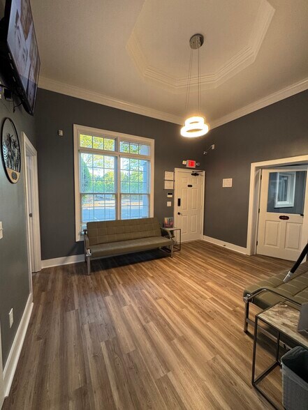 More Photos Of 301-304 Macy Dr, Roswell Medical For Lease