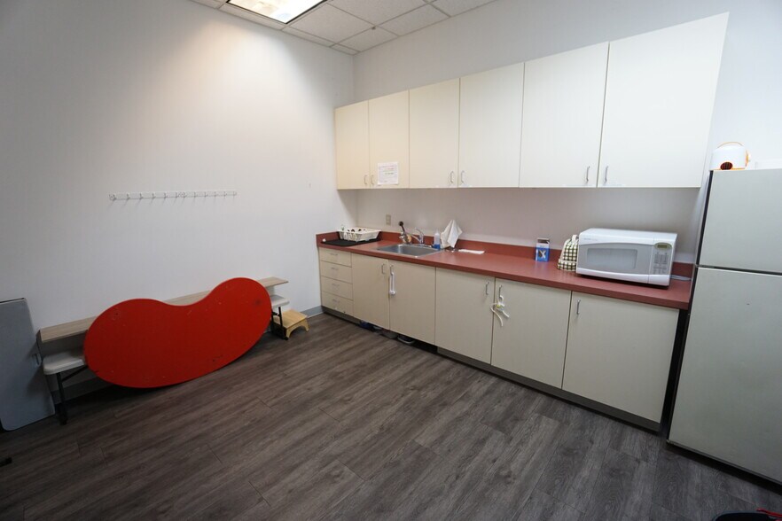 More Photos Of 6501 W Grandridge Blvd, Kennewick Unknown For Lease