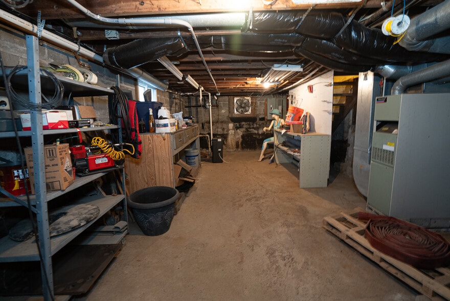 More Photos Of 7427 Dyke Rd, Clay Freestanding For Lease