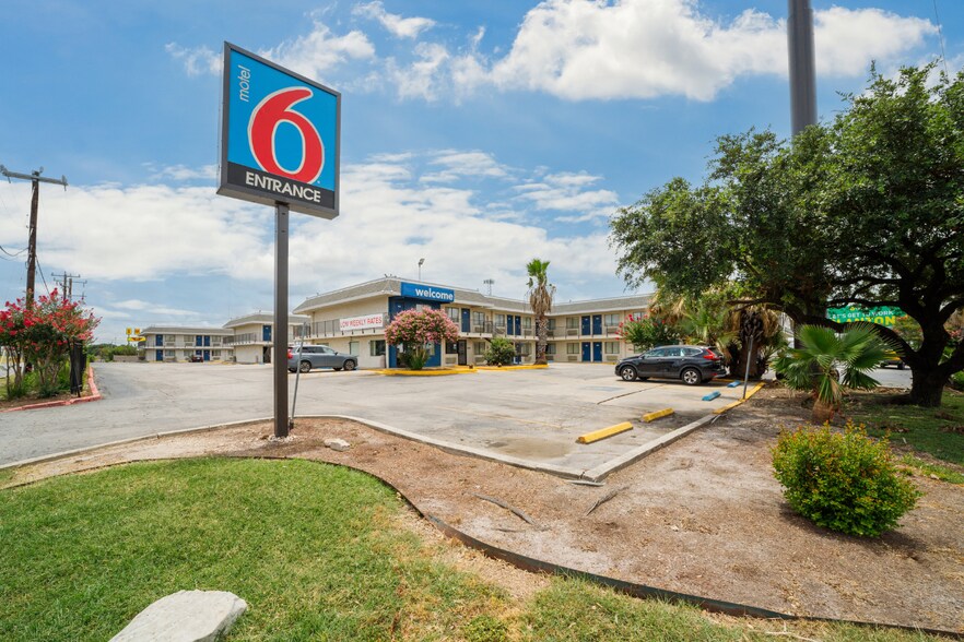More Photos Of 5522 N Pan Am Expy, San Antonio Hotel For Sale