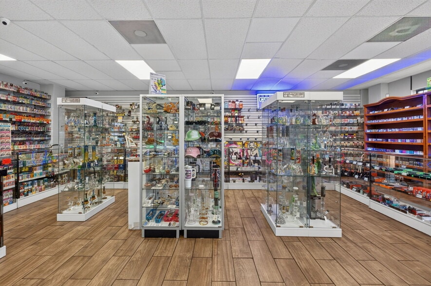 More Photos Of 1938 S Glenstone Ave, Springfield General Retail For Sale