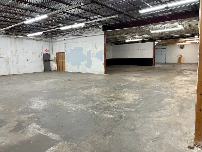 More Photos Of 5508-5516 Brewster St, San Antonio Warehouse For Lease