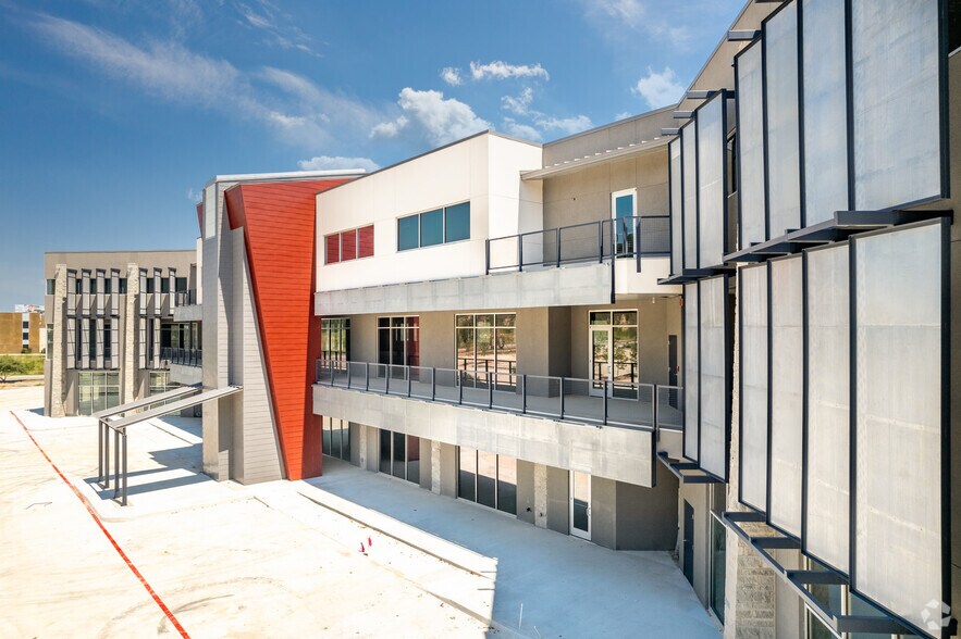 More Photos Of 20327 W Interstate 10, San Antonio Office For Lease
