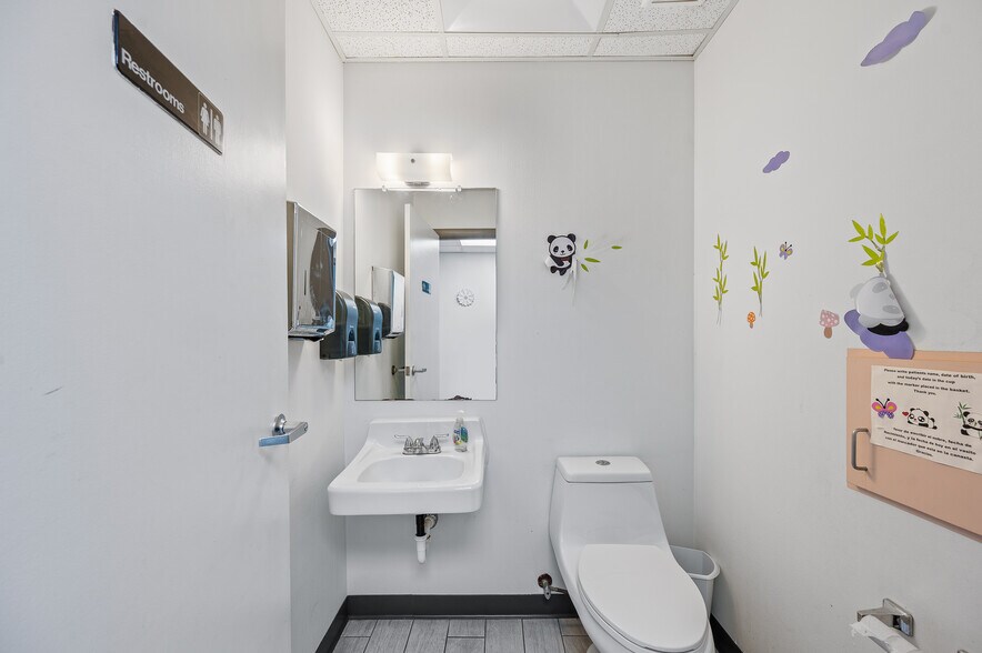 More Photos Of 3339 Fairview St, Pasadena Medical For Lease
