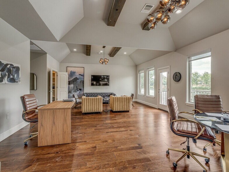 More Photos Of 2232 Bridgeview Blvd, Edmond Office Residential For Sale