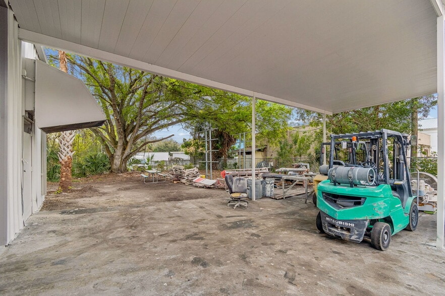 More Photos Of 1060 Harbor Lake Dr, Safety Harbor Light Manufacturing For Sale