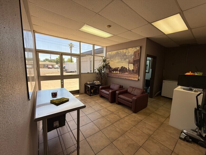 More Photos Of 4630 N 12th St, Phoenix Light Distribution For Lease