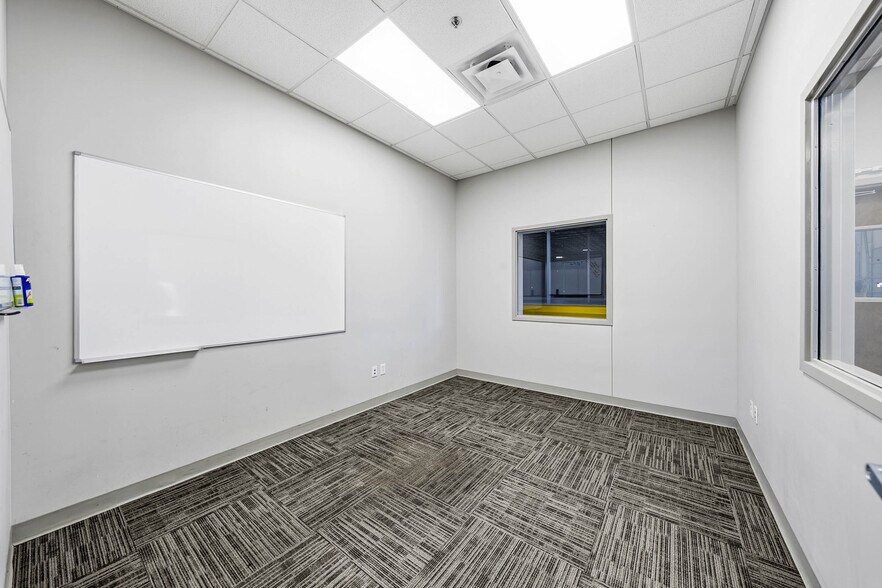More Photos Of 4689 Industry Dr, Medford Distribution For Lease