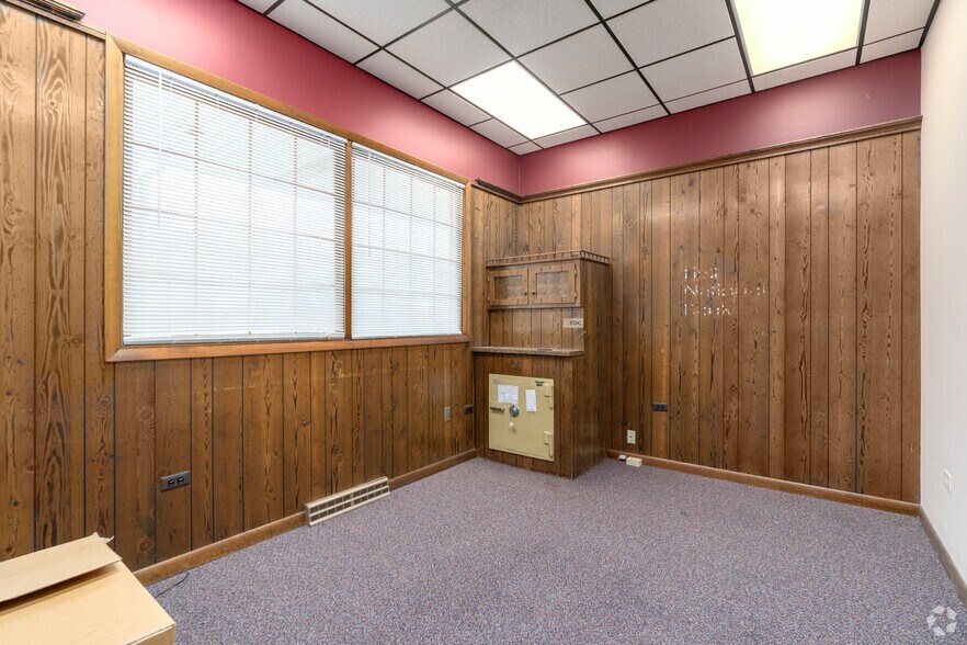 More Photos Of 347-349 Main St, Simpson Bank For Sale