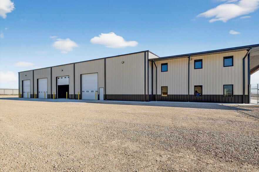 More Photos Of 16510 W Basin St, Odessa Warehouse For Lease