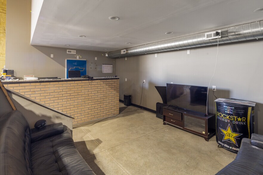 More Photos Of 5225 Sheridan Blvd, Arvada Warehouse For Sale