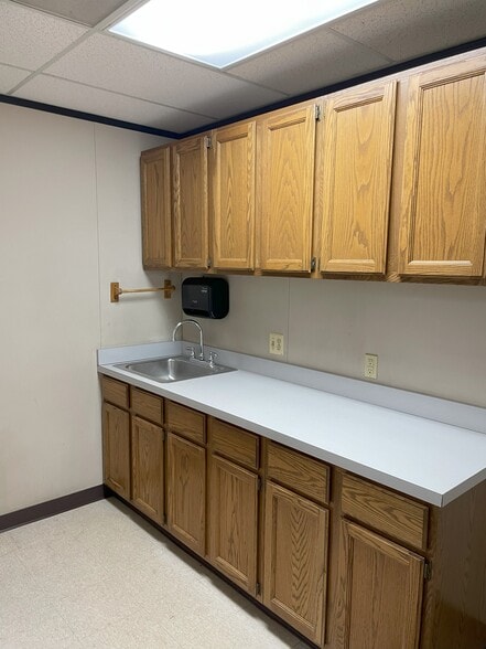 More Photos Of 21666 Melrose Ave, Southfield Industrial For Sale