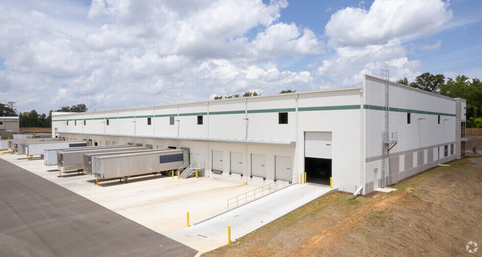 More Photos Of 4330 Silverpark Dr, Charlotte Unknown For Lease