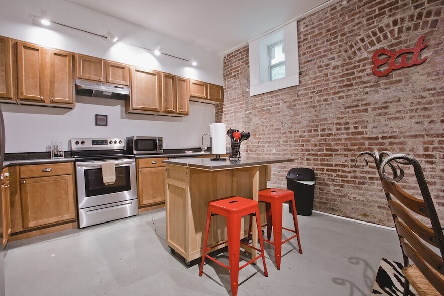 More Photos Of 179 Vance Ave, Memphis Office For Sale